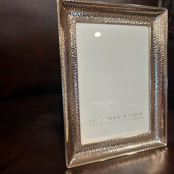 NWT Max Studio Home Hammered Gold Tone Photo Frame, size 5x7 - Picture 2 of 8